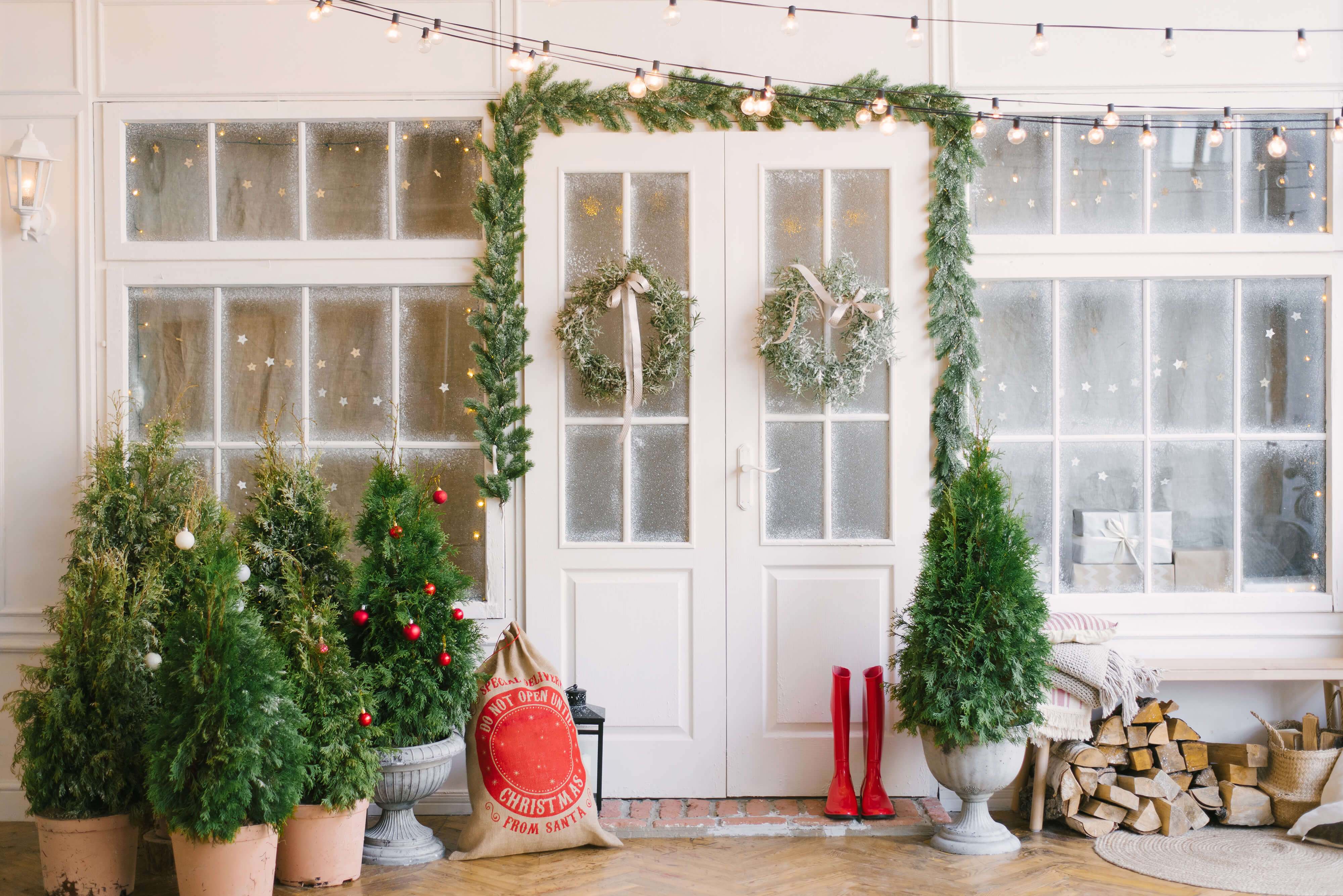 How To Paint Windows To Decorate For The Holidays